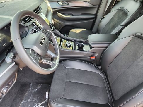 New 2025 Jeep Grand Cherokee L Altitude image 8