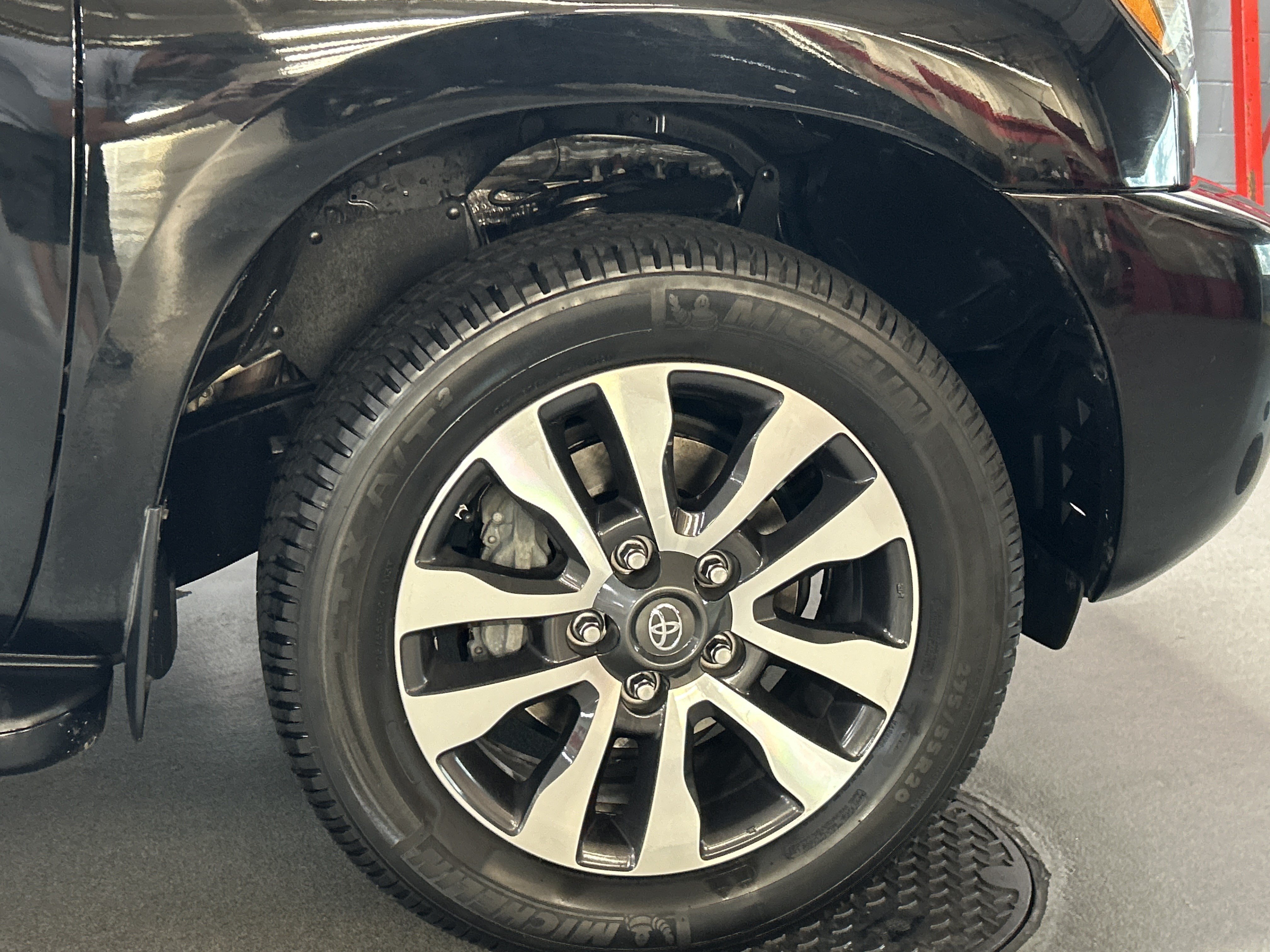 Used 2018 Toyota Sequoia Limited w/ Safety & Convenience Package AWD/4WD image 13