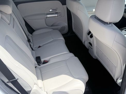 Used 2025 Mercedes-Benz GLB 250 image 38