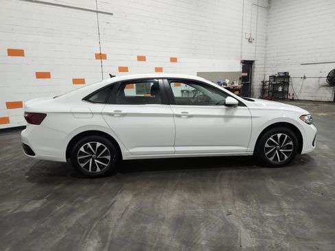 Used 2022 Volkswagen Jetta S image 17