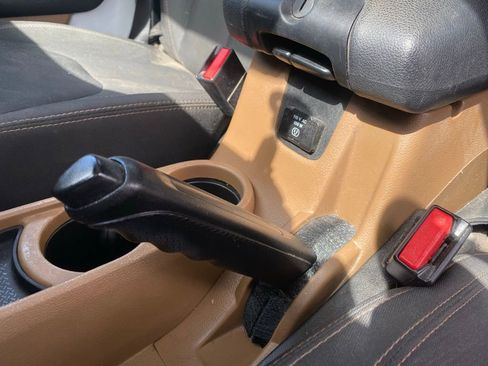 Used 2016 Jeep Wrangler Unlimited Sahara w/ Connectivity Group image 30