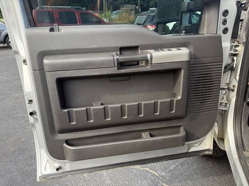 Used 2014 Ford F250 Lariat w/ Lariat Interior Package image 50