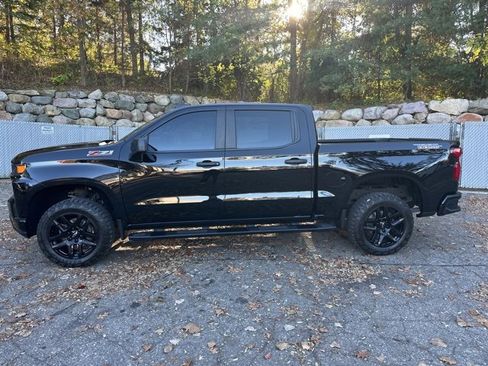 Used 2021 Chevrolet Silverado 1500 Custom Trail Boss w/ LPO, Dark Essentials Package image 2