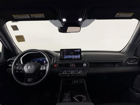 Used 2025 Honda Pilot Black Edition image 3