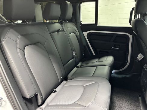 Used 2026 Land Rover Defender 110 X-Dynamic SE image 38