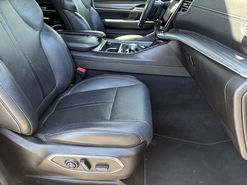 Used 2023 Jeep Wagoneer Series II AWD/4WD image 18