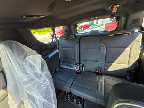 New 2026 Chevrolet Suburban Premier AWD/4WD image 15