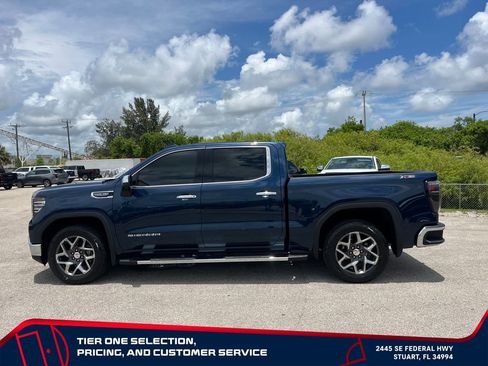 Used 2023 GMC Sierra 1500 SLT w/ SLT Premium Plus Package AWD/4WD image 4