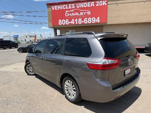 Used 2016 Toyota Sienna XLE w/ XLE Navigation Package FWD image 2