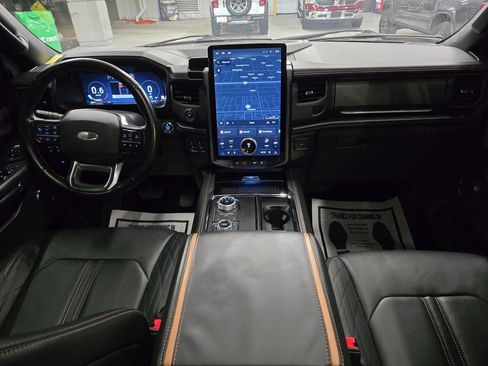 Used 2023 Ford Expedition Platinum image 43