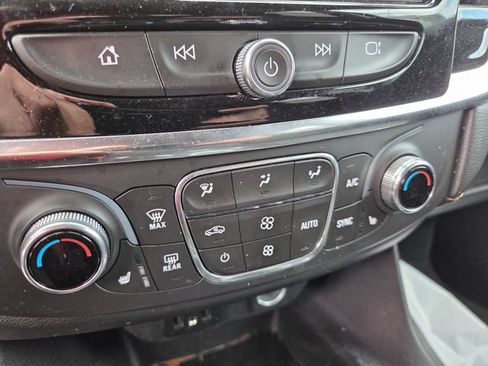Used 2020 Chevrolet Traverse LT FWD image 16