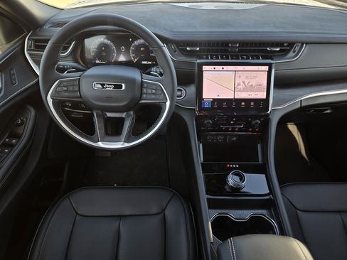 New 2025 Jeep Grand Cherokee Limited image 19