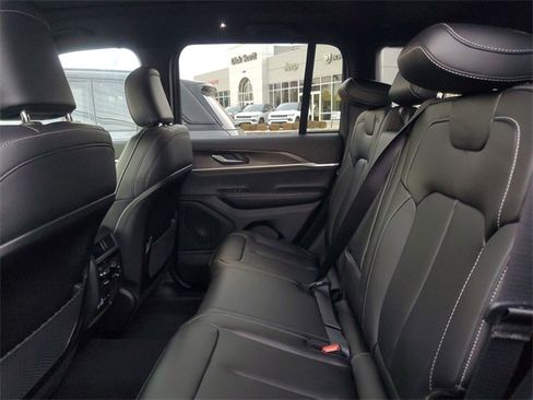 New 2025 Jeep Grand Cherokee Limited image 15