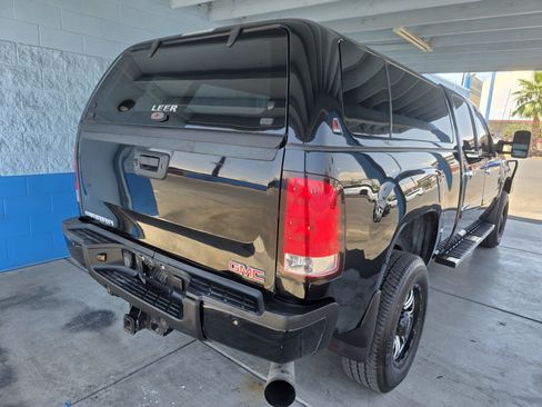 Used 2013 GMC Sierra 2500 Denali w/ Suspension Package, Off-Road AWD/4WD image 3