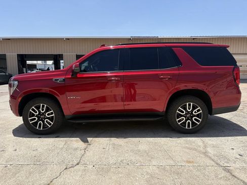 Used 2021 GMC Yukon AT4 w/ Rear Media and Nav Package AWD/4WD image 8
