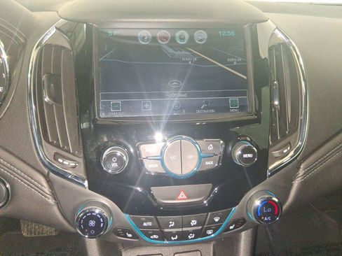 Used 2017 Chevrolet Cruze Premier image 25