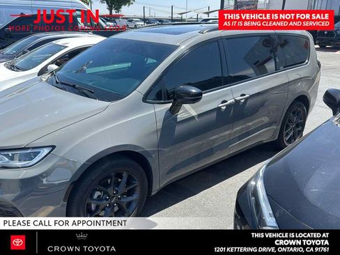 Used 2023 Chrysler Pacifica Limited w/ S Appearance Package AWD/4WD image 6