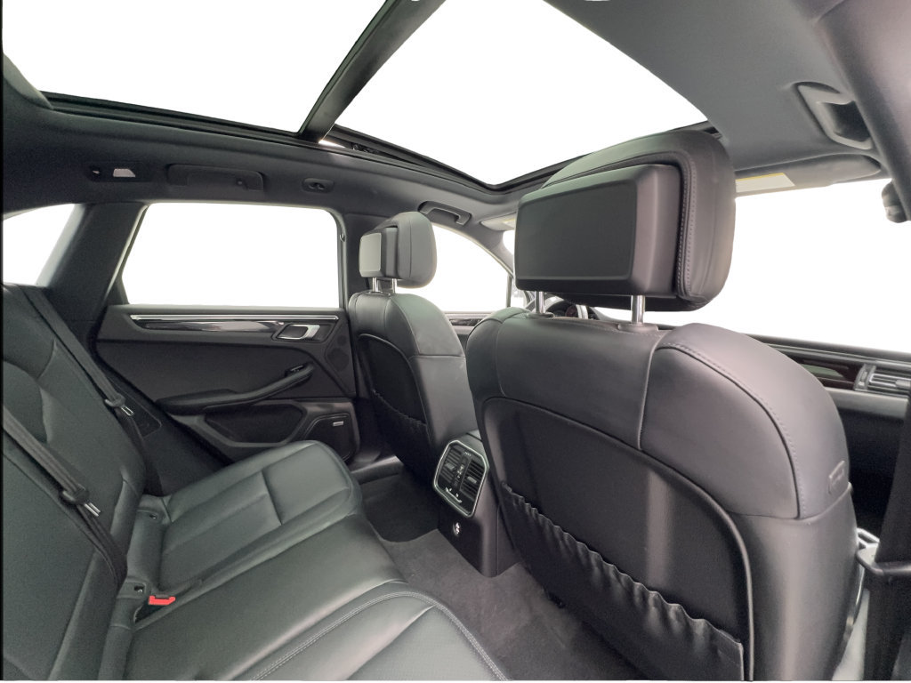 Used 2023 Porsche Macan Turbo AWD/4WD image 30