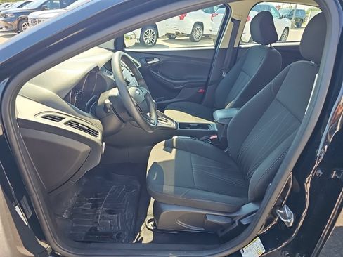 Used 2016 Ford Focus SE FWD image 9