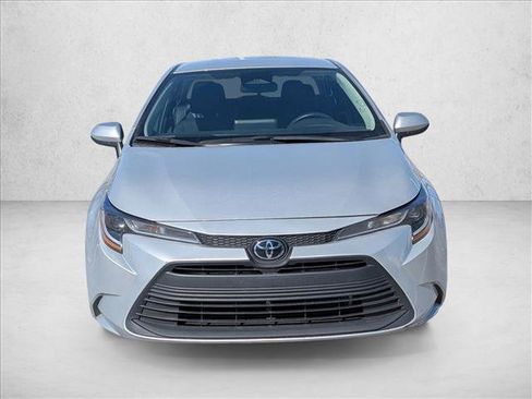 Used 2023 Toyota Corolla LE image 2