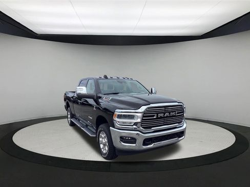 Used 2023 RAM 2500 Laramie AWD/4WD image 2