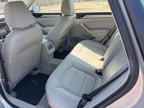 Used 2015 Volkswagen Passat 1.8T Limited Edition image 25