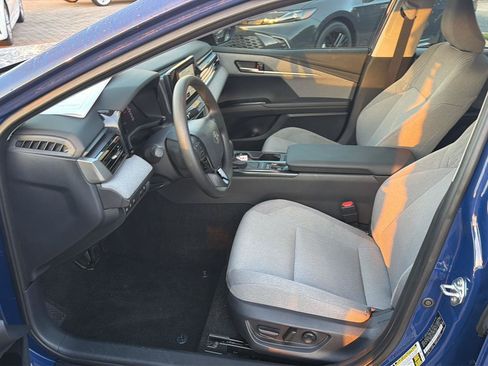 Used 2025 Toyota Camry LE w/ Convenience Package FWD image 10