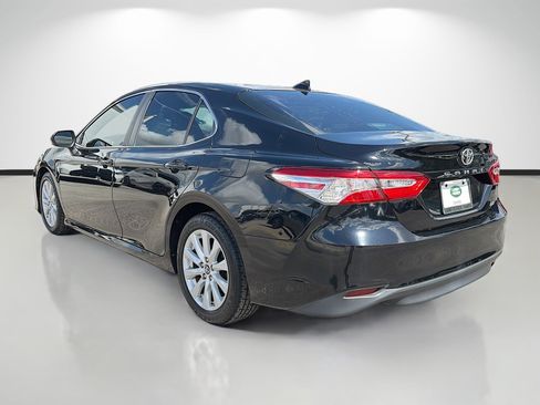Used 2019 Toyota Camry LE FWD image 3