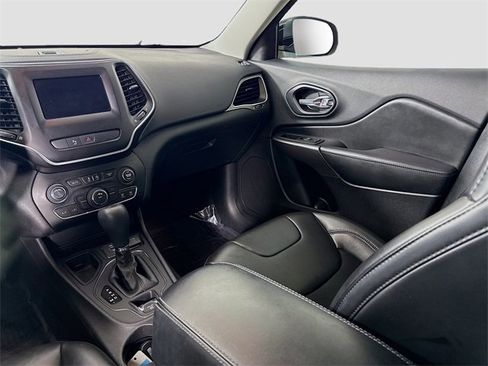 Used 2020 Jeep Cherokee Latitude Plus image 21