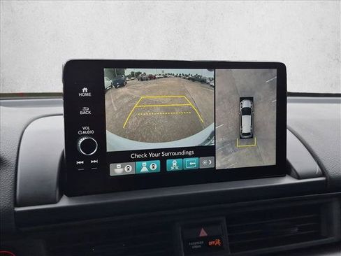 Used 2025 Honda Pilot TrailSport image 11