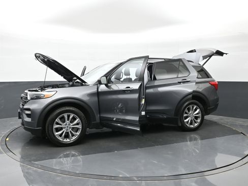 Used 2023 Ford Explorer XLT w/ Equipment Group 202A AWD/4WD image 49