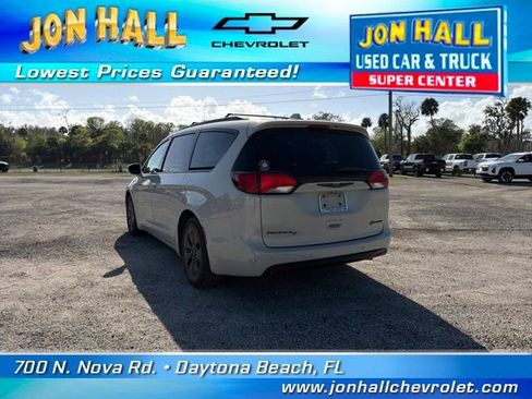 Used 2020 Chrysler Pacifica Touring-L w/ S Appearance Package image 7