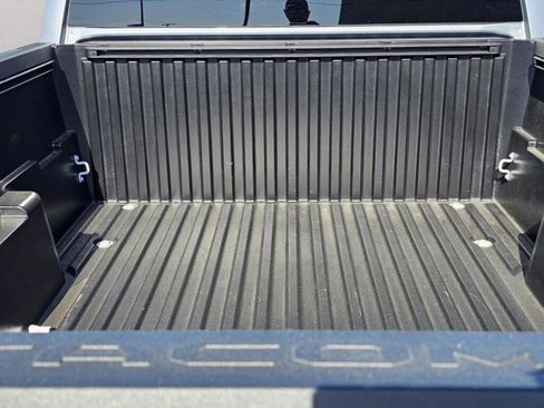 Used 2025 Toyota Tacoma TRD Sport image 12