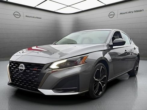 Certified 2024 Nissan Altima 2.5 SR image 7