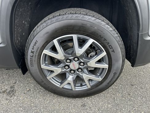Used 2023 GMC Acadia SLT w/ Technology Package FWD image 18