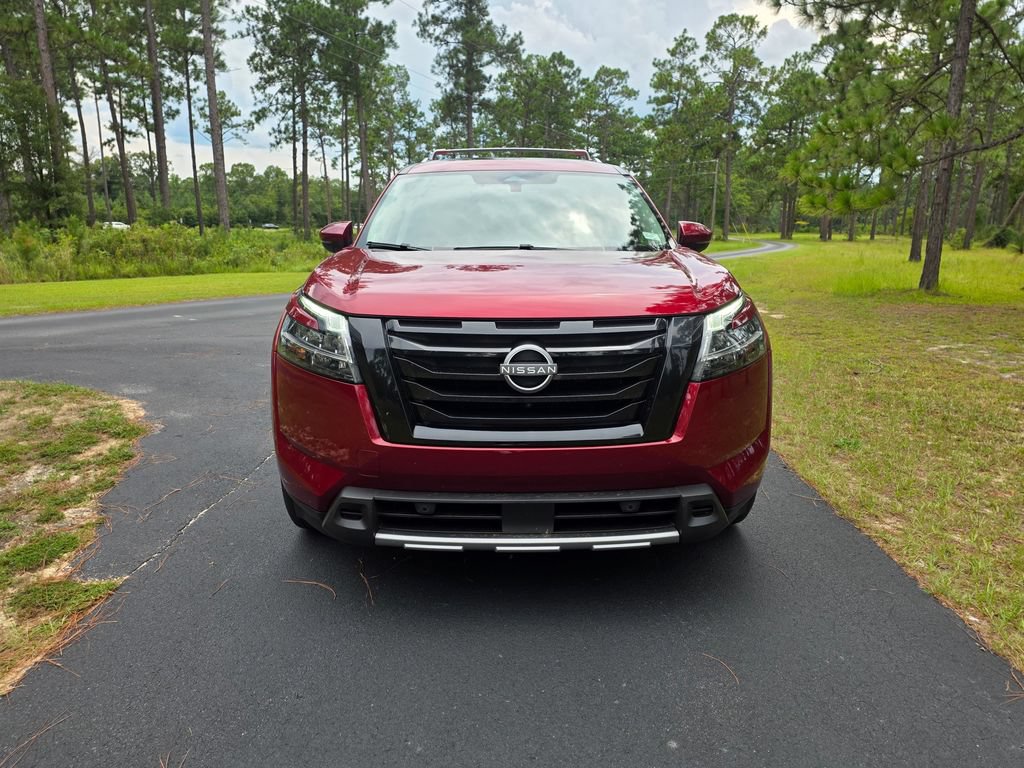 Used 2024 Nissan Pathfinder Platinum w/ Black Appearance Package FWD image 8