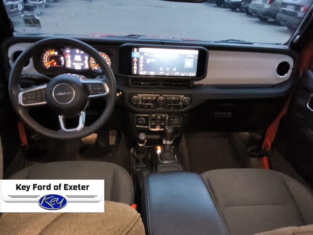 Used 2025 Jeep Wrangler Unlimited Sahara AWD/4WD image 24