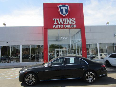 Used 2024 Mercedes-Benz S 580 4MATIC Sedan image 1