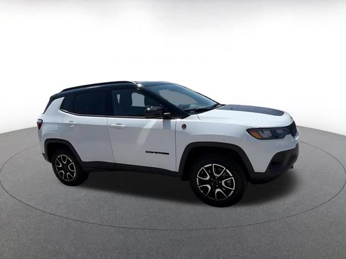 Used 2025 Jeep Compass Trailhawk AWD/4WD image 2