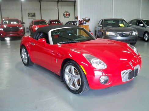Used 2006 Pontiac Solstice Convertible w/ Premium Package image 3