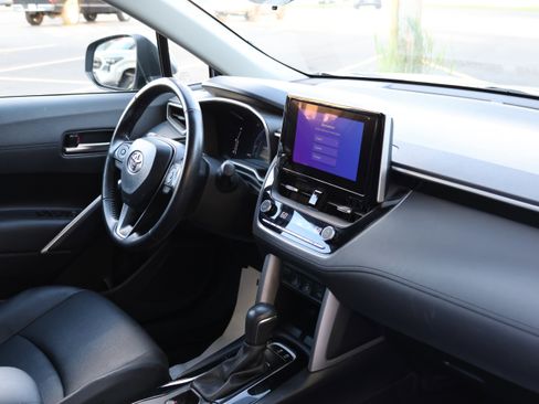 Certified 2024 Toyota Corolla Cross XLE FWD image 32