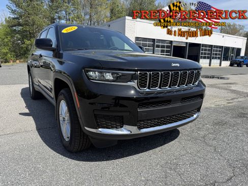 Used 2025 Jeep Grand Cherokee L Laredo w/ Trailer Tow Package image 1