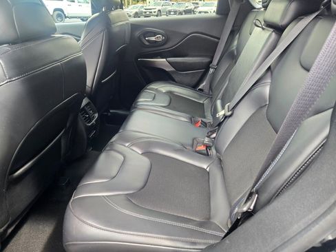 Used 2020 Jeep Cherokee Latitude Plus image 16