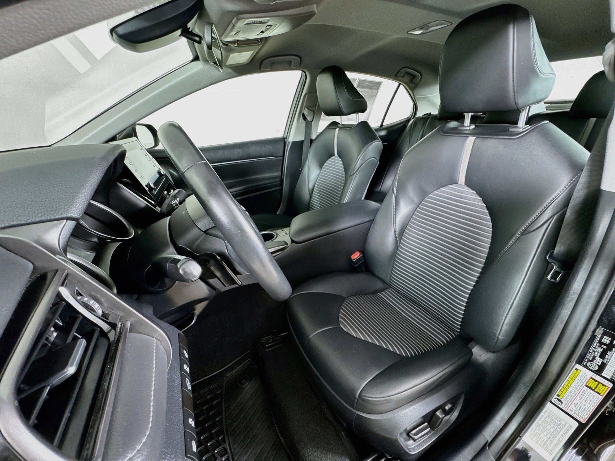 Used 2024 Toyota Camry SE FWD image 2