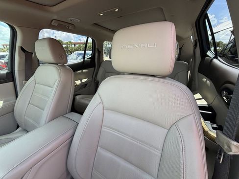 Used 2019 GMC Acadia Denali w/ Technology Package FWD image 22