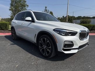 Used 2021 BMW X5 xDrive40i w/ Premium Package image 1