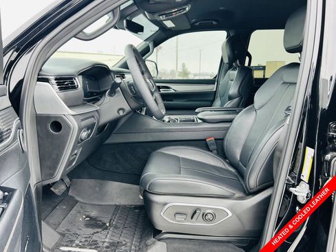 Used 2025 Jeep Wagoneer Series II image 3