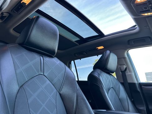 Used 2023 Toyota Highlander Platinum image 18