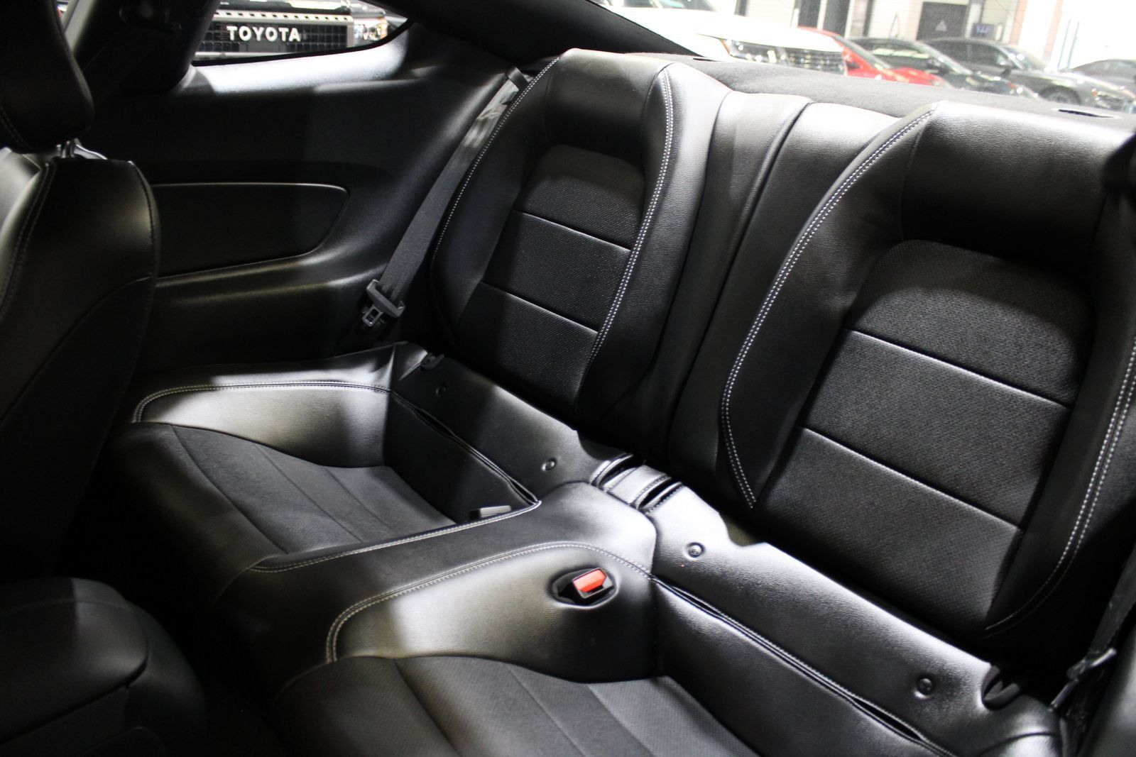 Used 2022 Ford Mustang Premium RWD image 18