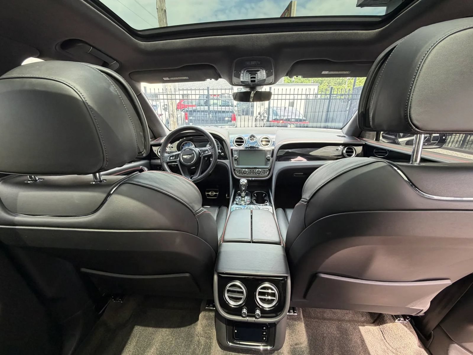 Used 2020 Bentley Bentayga AWD/4WD image 66
